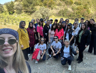 Menderes’te pilates kursiyerleri için doğa yürüyüşü düzenlendi