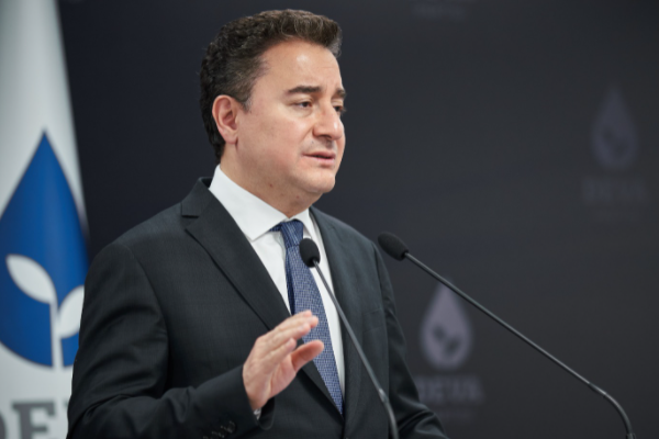 Babacan: Ekonomi yönetimi ve demokrasiye ilişkin eleştiriler