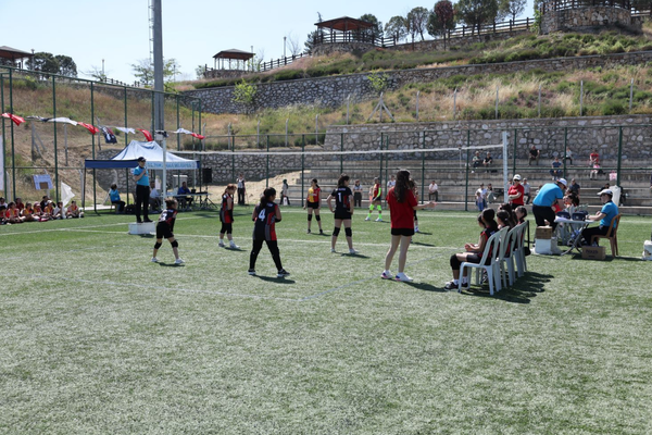 Pamukkale’de 19 Mayıs kapsamında mini voleybol turnuvası düzenlendi Pamukkale’de 19 Mayıs kapsamında mini voleybol turnuvası düzenlendi