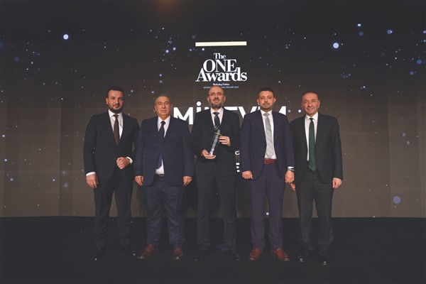 Eminevim, The ONE Awards’ta “Yılın En İtibarlı Markası” seçildi Eminevim, The ONE Awards’ta “Yılın En İtibarlı Markası” seçildi