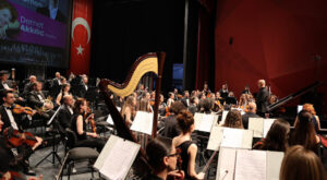 Eskişehir Büyükşehir Belediyesi Senfoni Orkestrası, haftalık konserini gerçekleştirdi