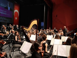 Eskişehir Büyükşehir Belediyesi Senfoni Orkestrası, haftalık konserini gerçekleştirdi