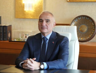 Bakan Ersoy: Çocuklarımız sanatın birleştirici gücünü sahneye taşıdı Bakan Ersoy: Çocuklarımız sanatın birleştirici gücünü sahneye taşıdı
