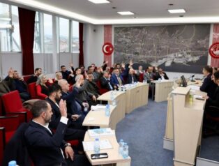 Derince Belediyesi filosuna 12 yeni araç ekliyor