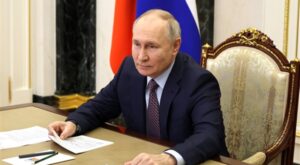 Putin: Sovyet halkının kahramanlığını unutmayacağız