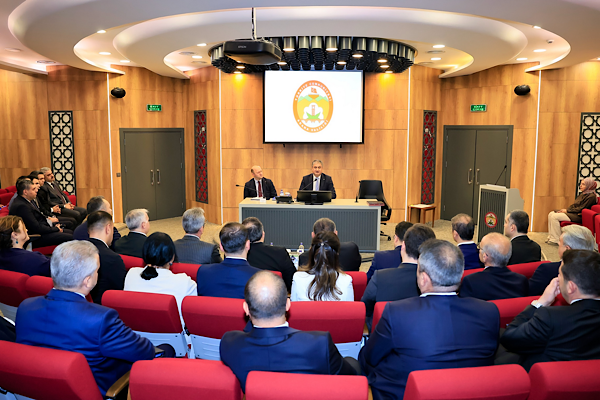 Adana’da sahipsiz hayvanlar için kurul toplantısı yapıldı Adana’da sahipsiz hayvanlar için kurul toplantısı yapıldı