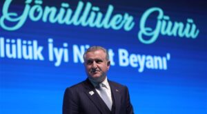Bakan Bak’tan milli sporcu Elif Sude Akgül’e tebrik mesajı