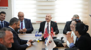 Özdağ, Kestel İlçe Başkanlığını ziyaret etti