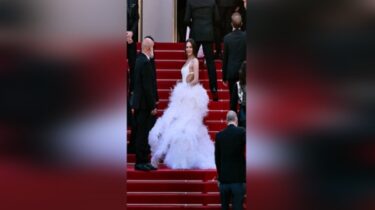 Dünya sahnesine Trendyolmilla imzasıyla çıktı, Demet Özdemir Cannes kırmızı halısında