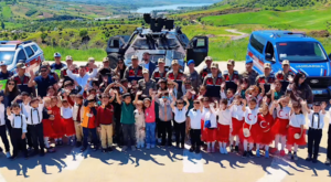 Batman’da öğrenciler, jandarma karakolunda fidan dikti