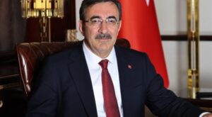 Yılmaz, Erivan’da Paşinyan ile görüştü
