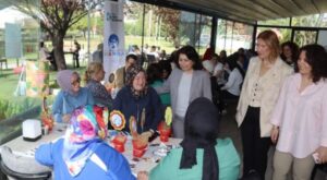 İzmit Belediyesi özel gereksinimli bireyler ve ailelerini kahvaltıda ağırladı