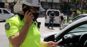 İstanbul İl Emniyet Müdürlüğü’nden sahte çakar kullanan sürücüye ceza
