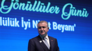 Bak: Türk sporu için çalışan tüm emekçilerimizin yanındayız