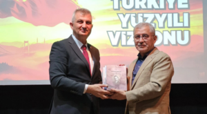 Türkmen, Gölcük’te “Türkiye Yüzyılı Vizyonu” programına katıldı