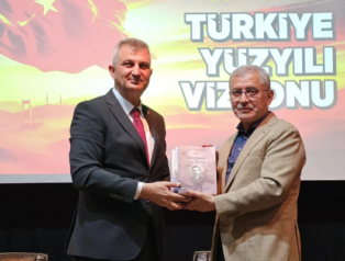 Türkmen, Gölcük’te “Türkiye Yüzyılı Vizyonu” programına katıldı Türkmen, Gölcük’te “Türkiye Yüzyılı Vizyonu” programına katıldı