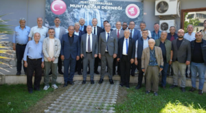 Özdağ Mustafakemalpaşa’da Muhtarlar Derneği’ni ziyaret etti