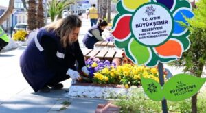 Aydın’da Altınkum yaz sezonuna çiçeklerle hazırlanıyor