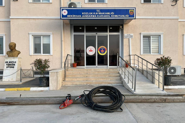 Batman İl Jandarma Komutanlığı: Kablo hırsızları suçüstü yakalandı Batman İl Jandarma Komutanlığı: Kablo hırsızları suçüstü yakalandı