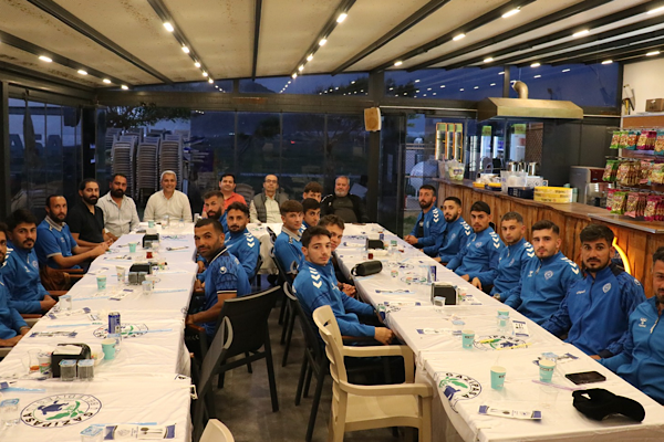 Başkan Yılmaz’dan futbolculara destek Başkan Yılmaz’dan futbolculara destek
