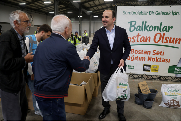 Başkan Altay’dan “Balkonlar Bostan Olsun” projesine teşekkür Başkan Altay’dan “Balkonlar Bostan Olsun” projesine teşekkür