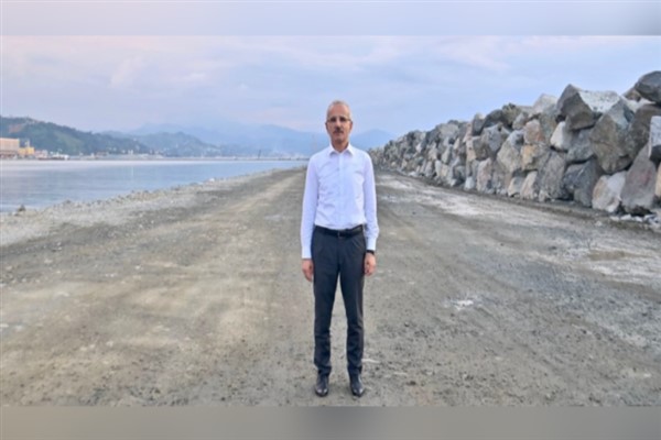 Uraloğlu: Türk boğazlarından ilk 4 ayda 26 bini aşkın gemi geçti Uraloğlu: Türk boğazlarından ilk 4 ayda 26 bini aşkın gemi geçti