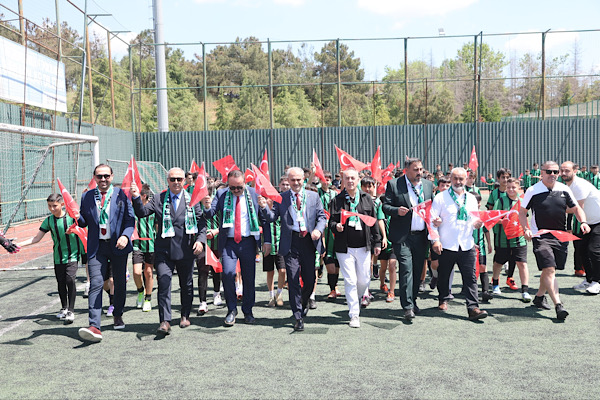 Çayırova’da 19 Mayıs Gençlik Futbol Turnuvası düzenlendi Çayırova’da 19 Mayıs Gençlik Futbol Turnuvası düzenlendi